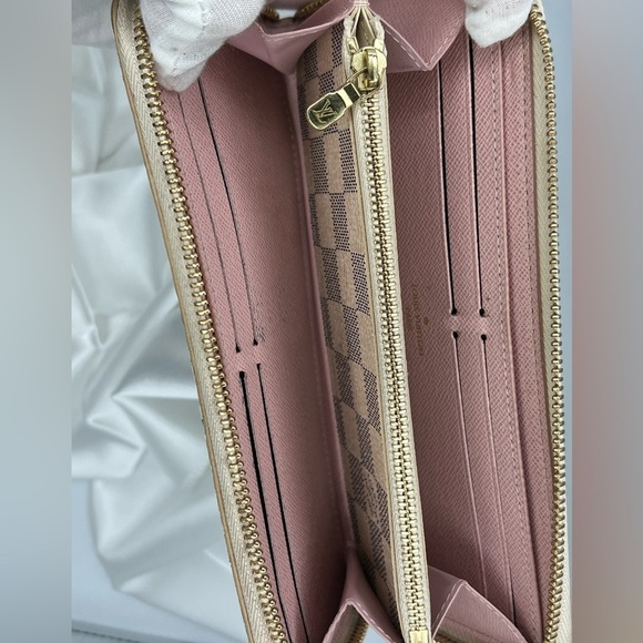 STEAL OF THE WEEK: LOUIS VUITTON Damier Azur Portefeiulle Clemence Wallet - Picture 10 of 14